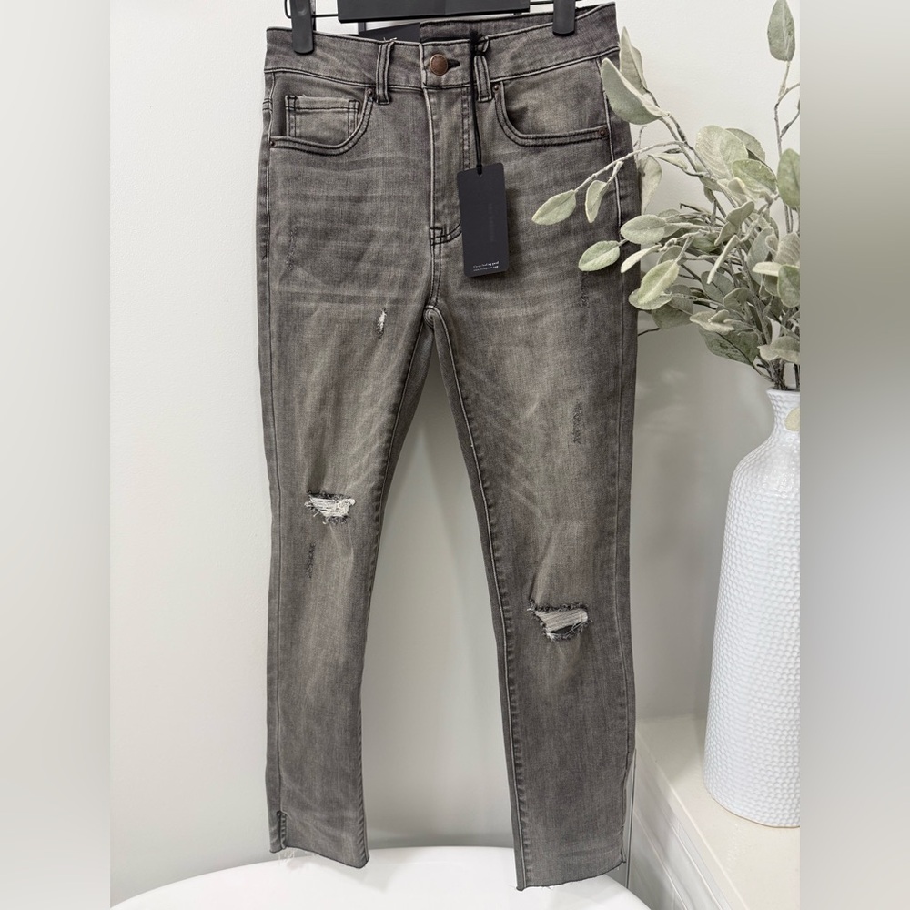Risen Charcoal‎ Gray Raw Hem Size 27/5 Distressed Jeans NWT Stretch